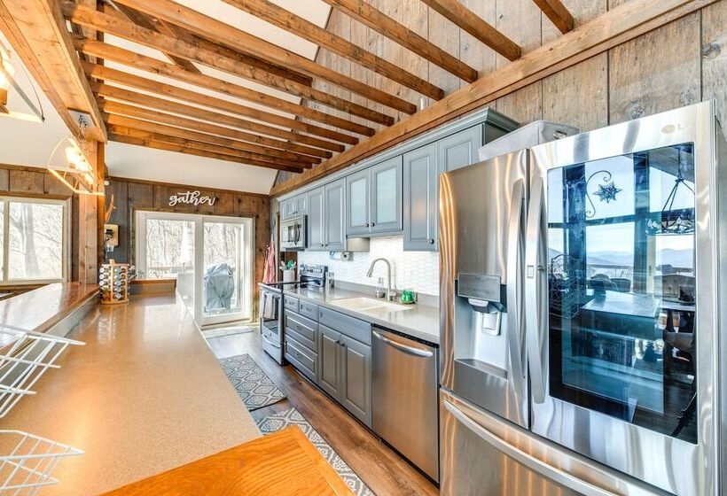 Pet Friendly Waynesville Cabin W/ Mountain Views!
