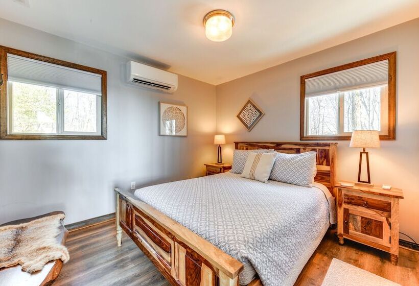 Pet Friendly Waynesville Cabin W/ Mountain Views!