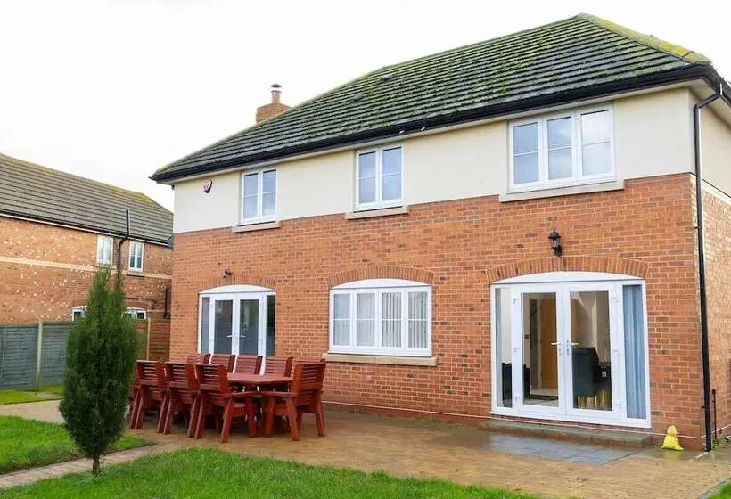 Residenssi 4 Luxurious Executive Villa