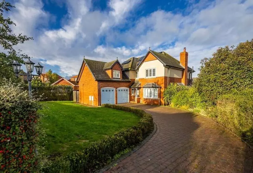 Residenssi 4 Luxurious Executive Villa