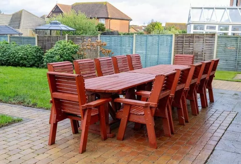 Residenssi 4 Luxurious Executive Villa