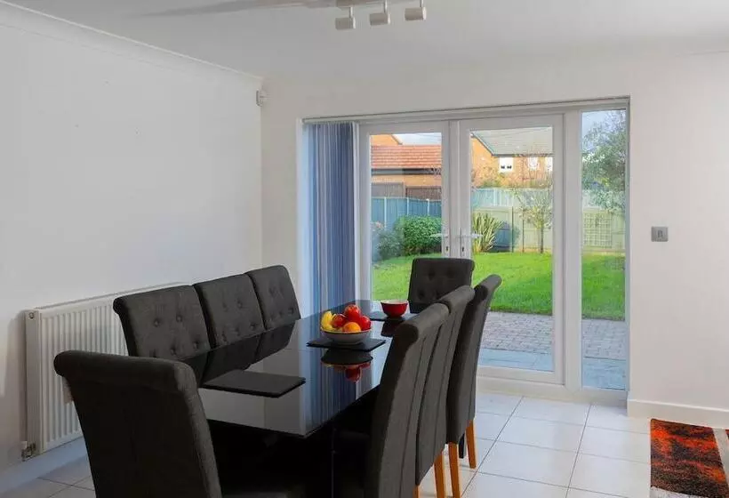 Residenssi 4 Luxurious Executive Villa