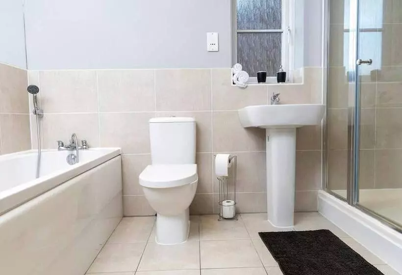 Residenssi 4 Luxurious Executive Villa