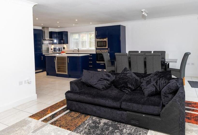 レジデンス 4 Luxurious Executive Villa