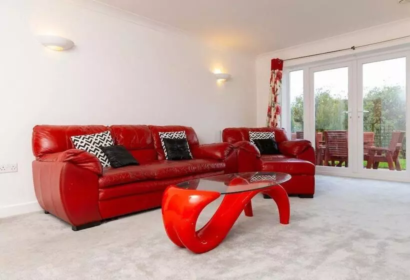 Residenssi 4 Luxurious Executive Villa