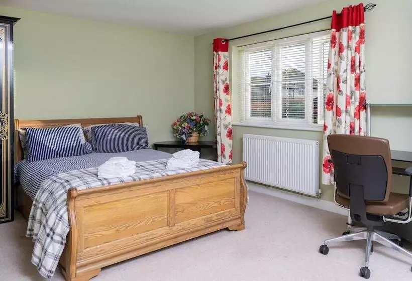 Residenssi 4 Luxurious Executive Villa