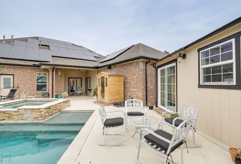 Spacious Spring Family Home W/ Full Kitchen & Pool