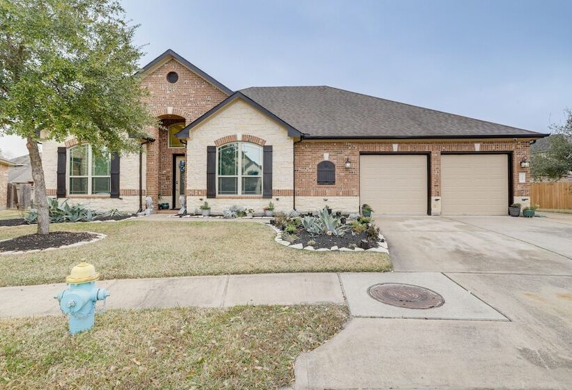 Spacious Spring Family Home W/ Full Kitchen & Pool