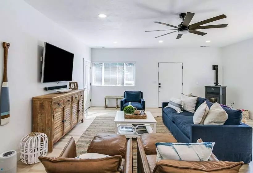 Westwood Cabin: Lake Almanor Across The Street!