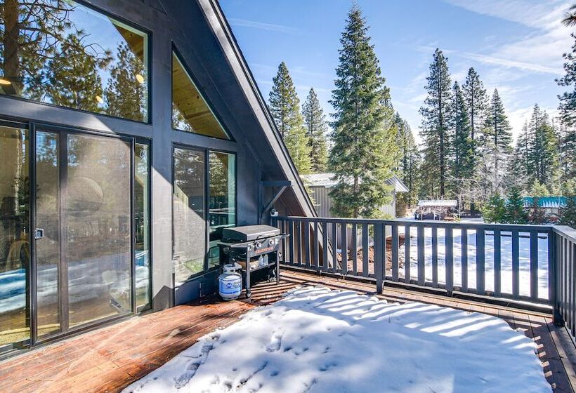 Westwood Cabin: Lake Almanor Across The Street!