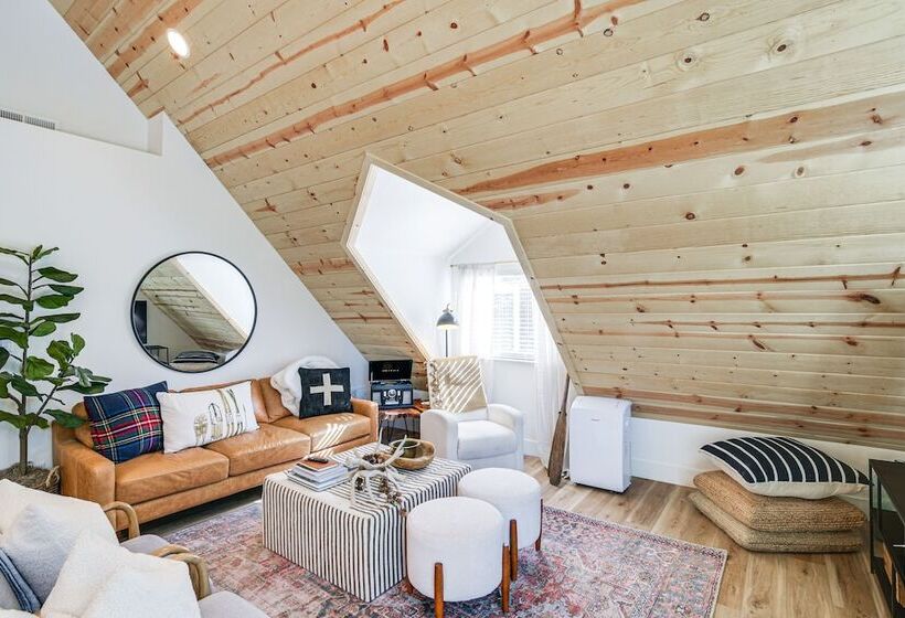 Westwood Cabin: Lake Almanor Across The Street!