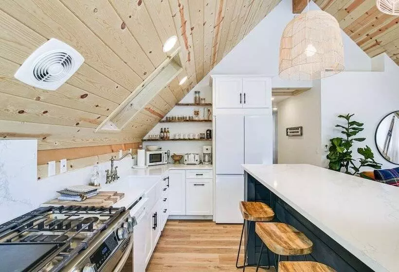 Westwood Cabin: Lake Almanor Across The Street!