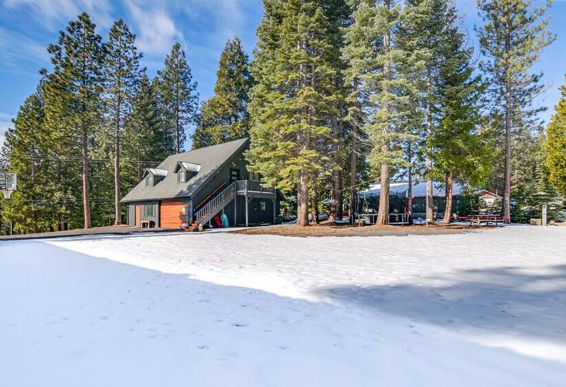 Westwood Cabin: Lake Almanor Across The Street!