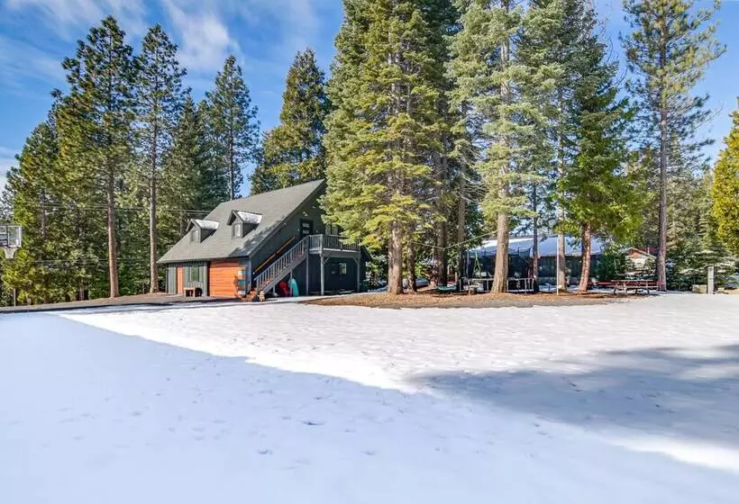 Westwood Cabin: Lake Almanor Across The Street!