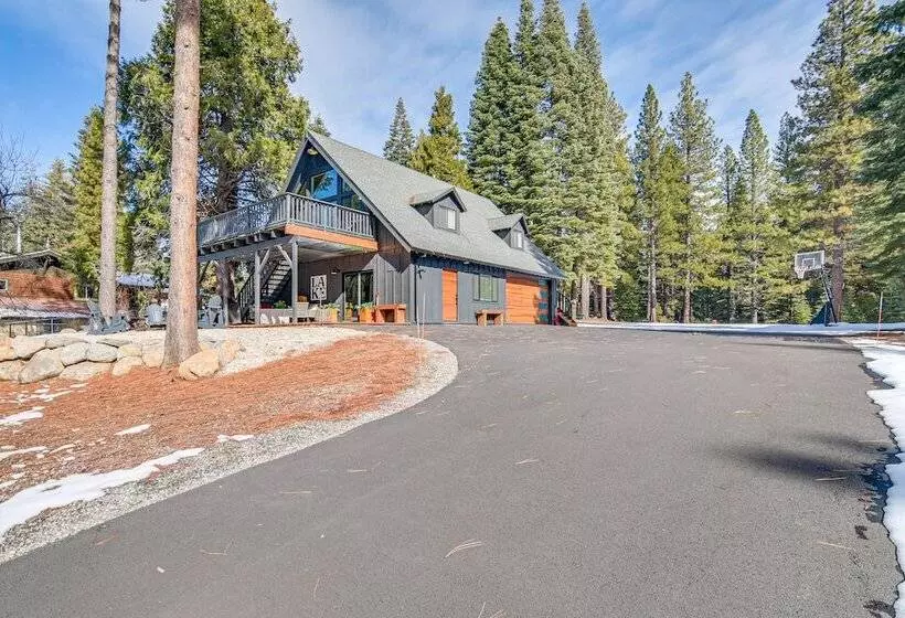 Westwood Cabin: Lake Almanor Across The Street!