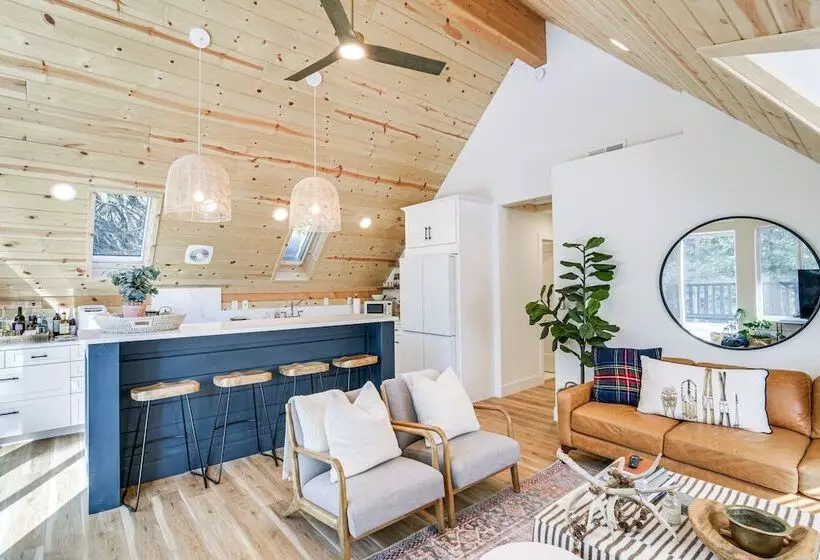 Westwood Cabin: Lake Almanor Across The Street!