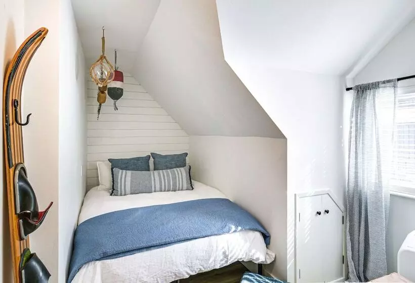 Westwood Cabin: Lake Almanor Across The Street!