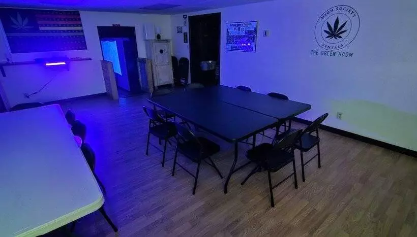 تختخواب و صبحانه The Canna House By High Society Rentals