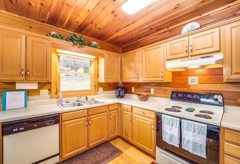 Charming Boone Cabin < 9 Mi To Appalachian Ski Mtn