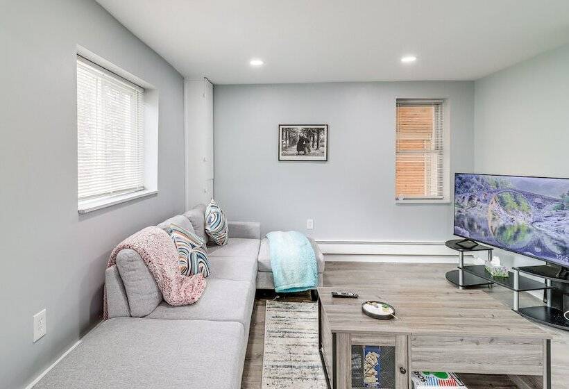 Farmington Hills Home W/ Yard: 20 Mi To Detroit