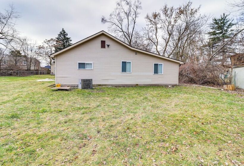 Farmington Hills Home W/ Yard: 20 Mi To Detroit