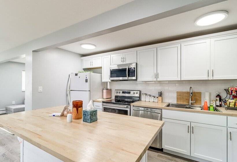 Farmington Hills Home W/ Yard: 20 Mi To Detroit