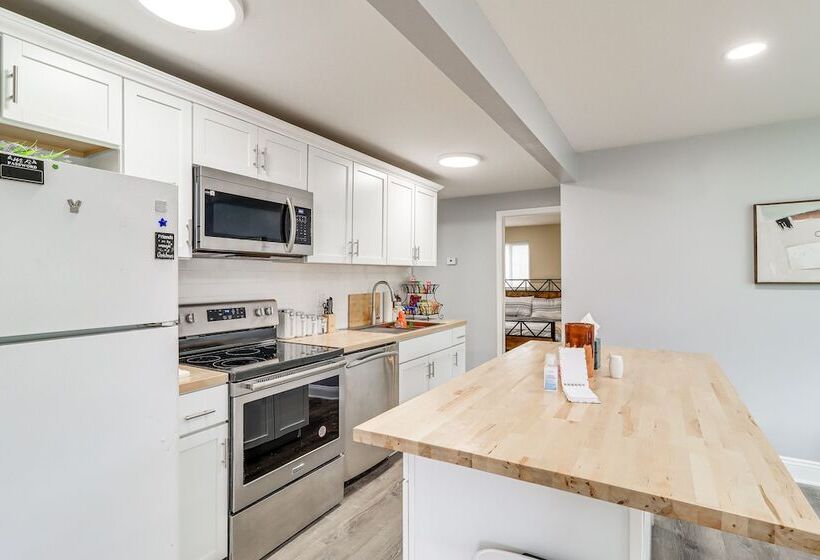 Farmington Hills Home W/ Yard: 20 Mi To Detroit