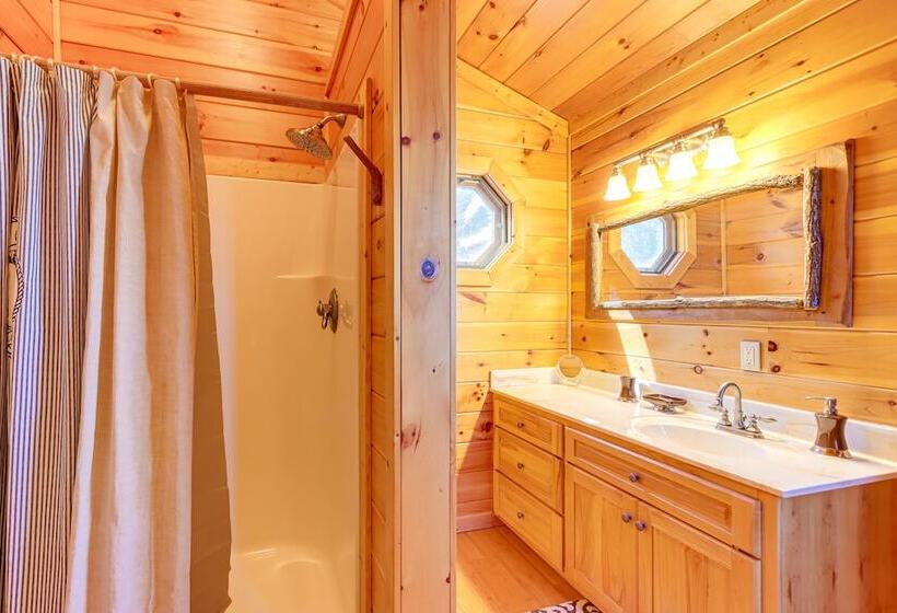 Gorgeous Blue Ridge Mountain Retreat: Deck + View!