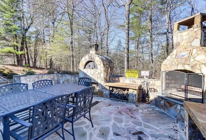 Gorgeous Blue Ridge Mountain Retreat: Deck + View!