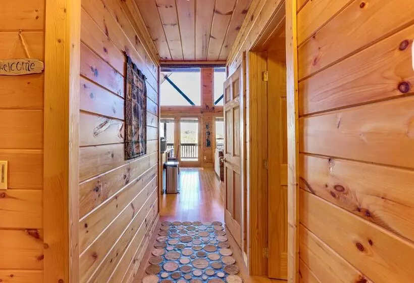 Gorgeous Blue Ridge Mountain Retreat: Deck + View!