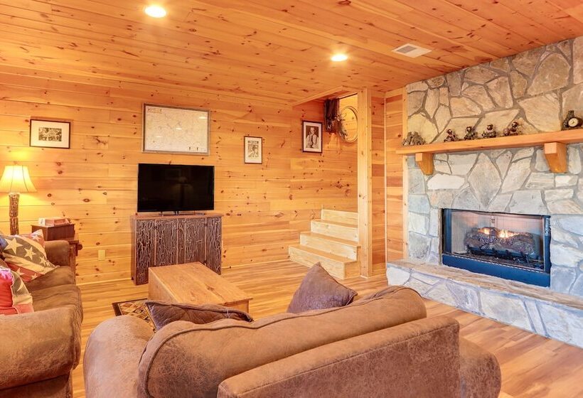 Gorgeous Blue Ridge Mountain Retreat: Deck + View!