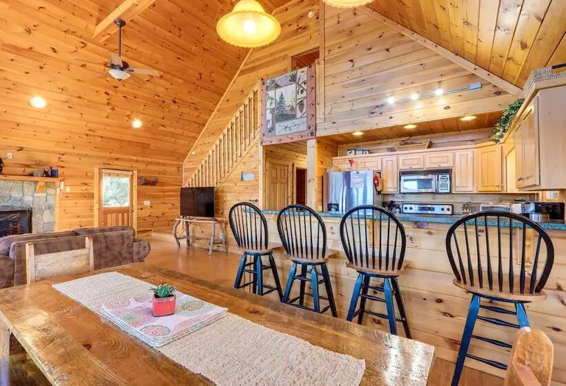 Gorgeous Blue Ridge Mountain Retreat: Deck + View!