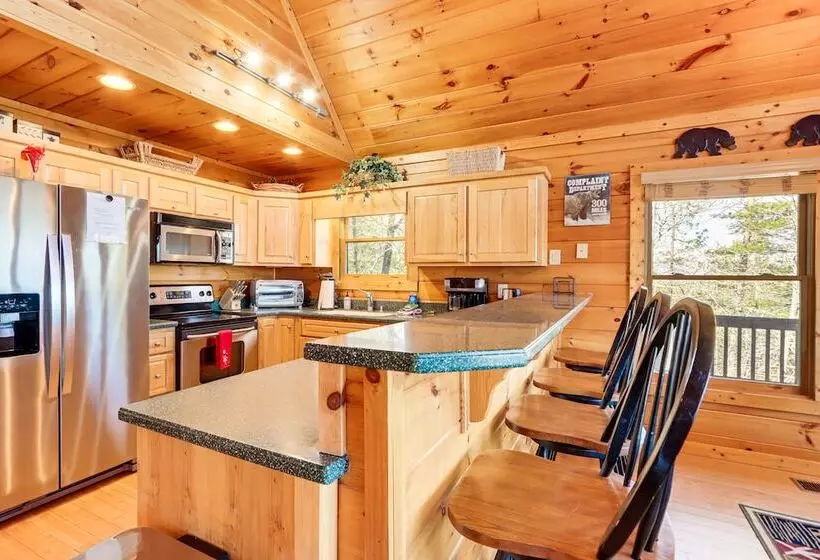 Gorgeous Blue Ridge Mountain Retreat: Deck + View!