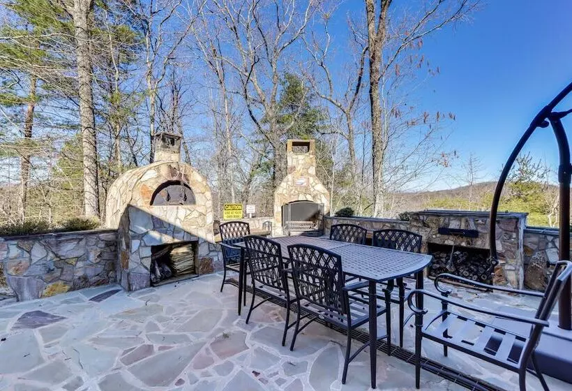 Gorgeous Blue Ridge Mountain Retreat: Deck + View!