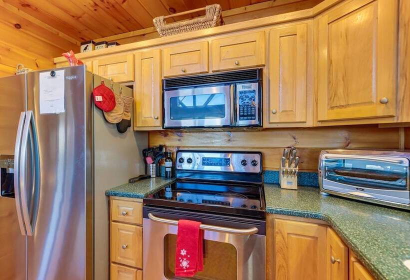 Gorgeous Blue Ridge Mountain Retreat: Deck + View!