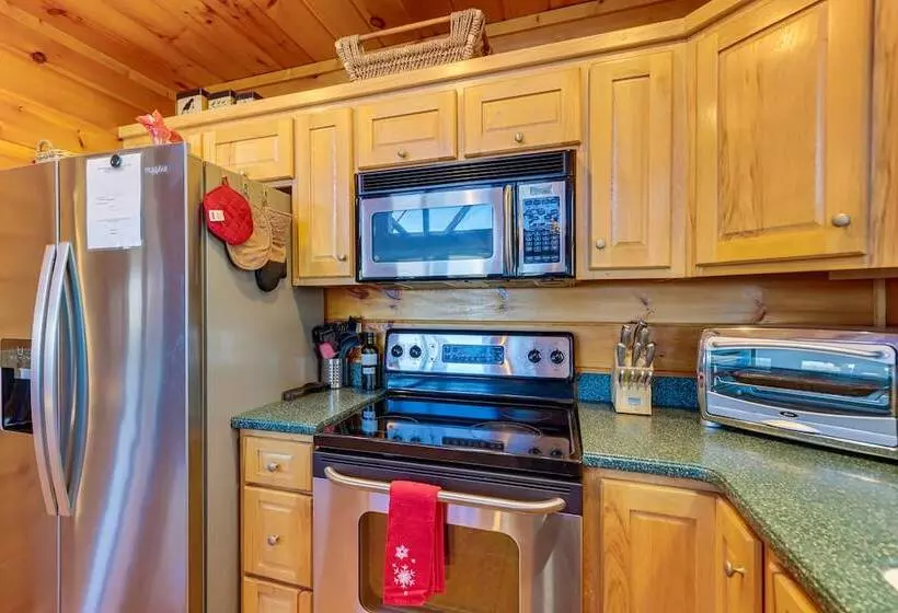 Gorgeous Blue Ridge Mountain Retreat: Deck + View!