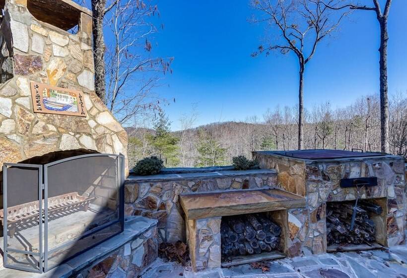 Gorgeous Blue Ridge Mountain Retreat: Deck + View!
