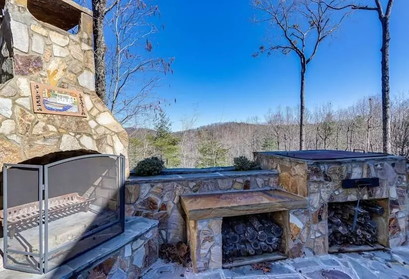 Gorgeous Blue Ridge Mountain Retreat: Deck + View!