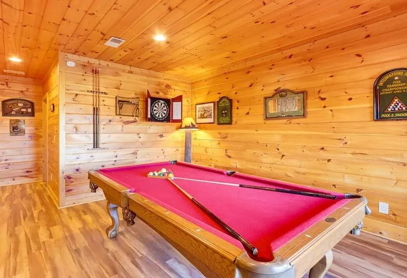 Gorgeous Blue Ridge Mountain Retreat: Deck + View!