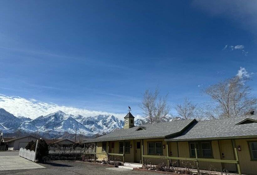 Отель Eastern Sierra Motor Lodge