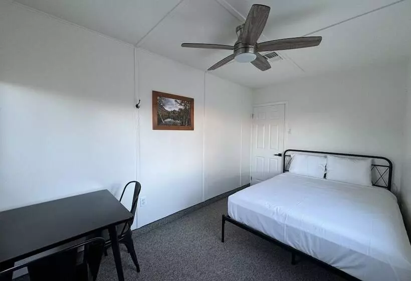 Hotelli Eastern Sierra Motor Lodge