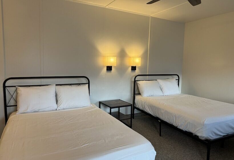 Отель Eastern Sierra Motor Lodge