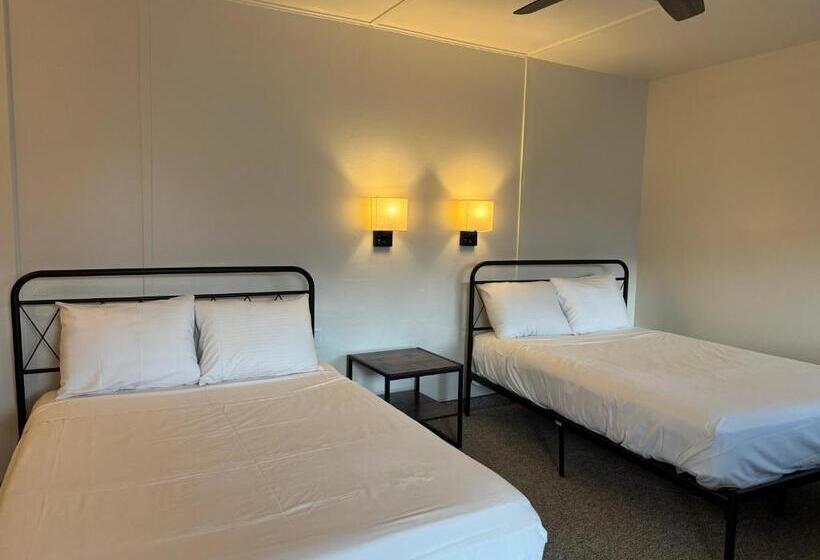 Отель Eastern Sierra Motor Lodge