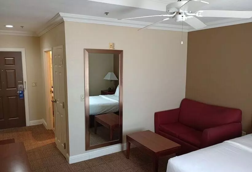 ホテル Samir Stay At Nw Expressway