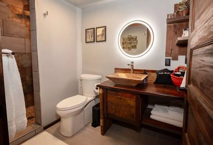 Hotelli The Frenchman Suites