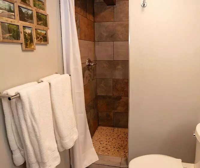 Hotelli The Frenchman Suites