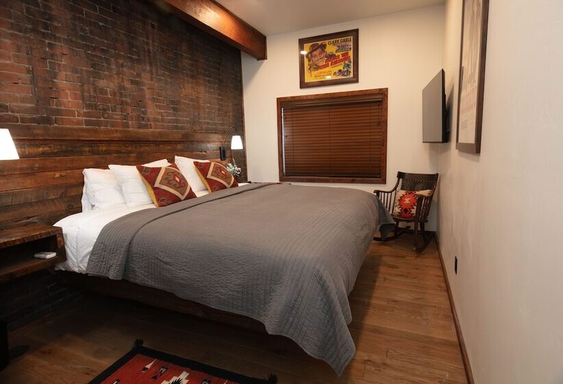 Отель The Frenchman Suites