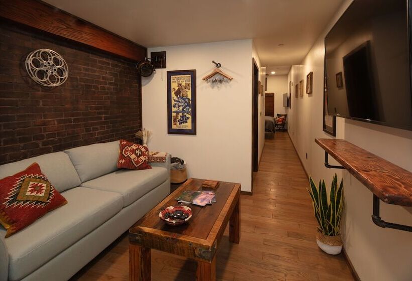 هتل The Frenchman Suites