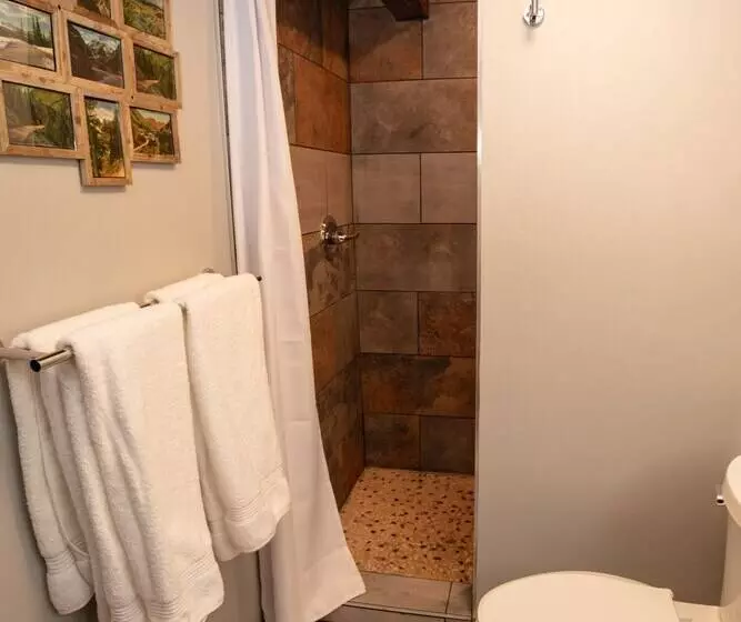 Hotelli The Frenchman Suites