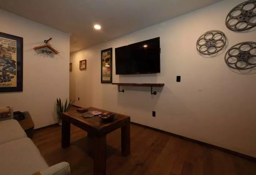 Hotelli The Frenchman Suites